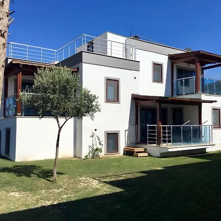Parilti Beach Houses *