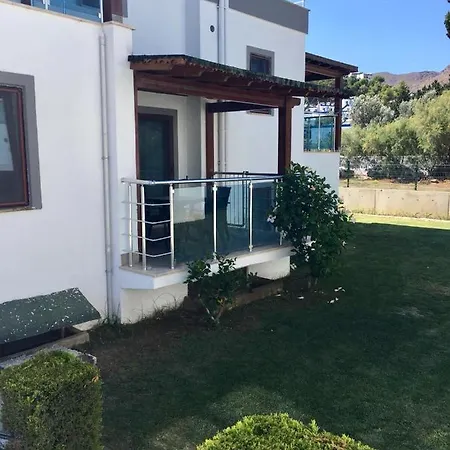 아파트 Parilti Beach Houses 아크얄라